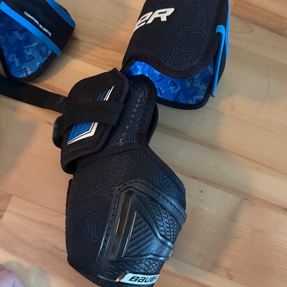 Bauer Black and Blue Protective Gear - Picture 3 of 3